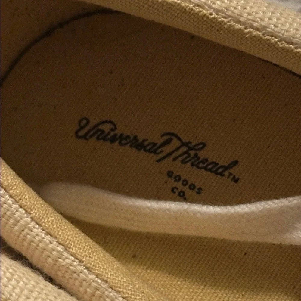 Universal Thread Womens Canvas Lace Up Sneakers Cream Beige Low Top Size 10